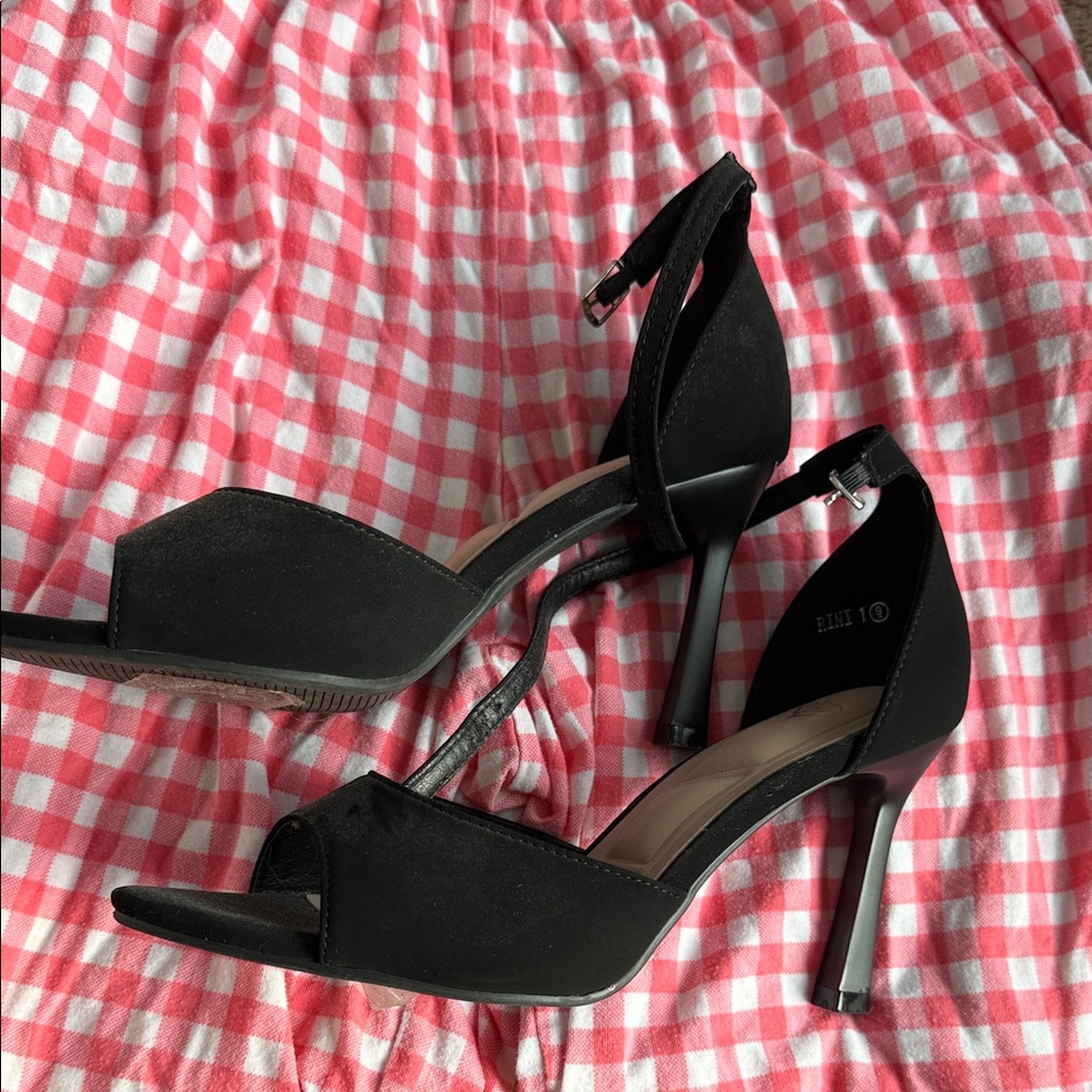 📌Nearly new Windsor Black Strappy Heels